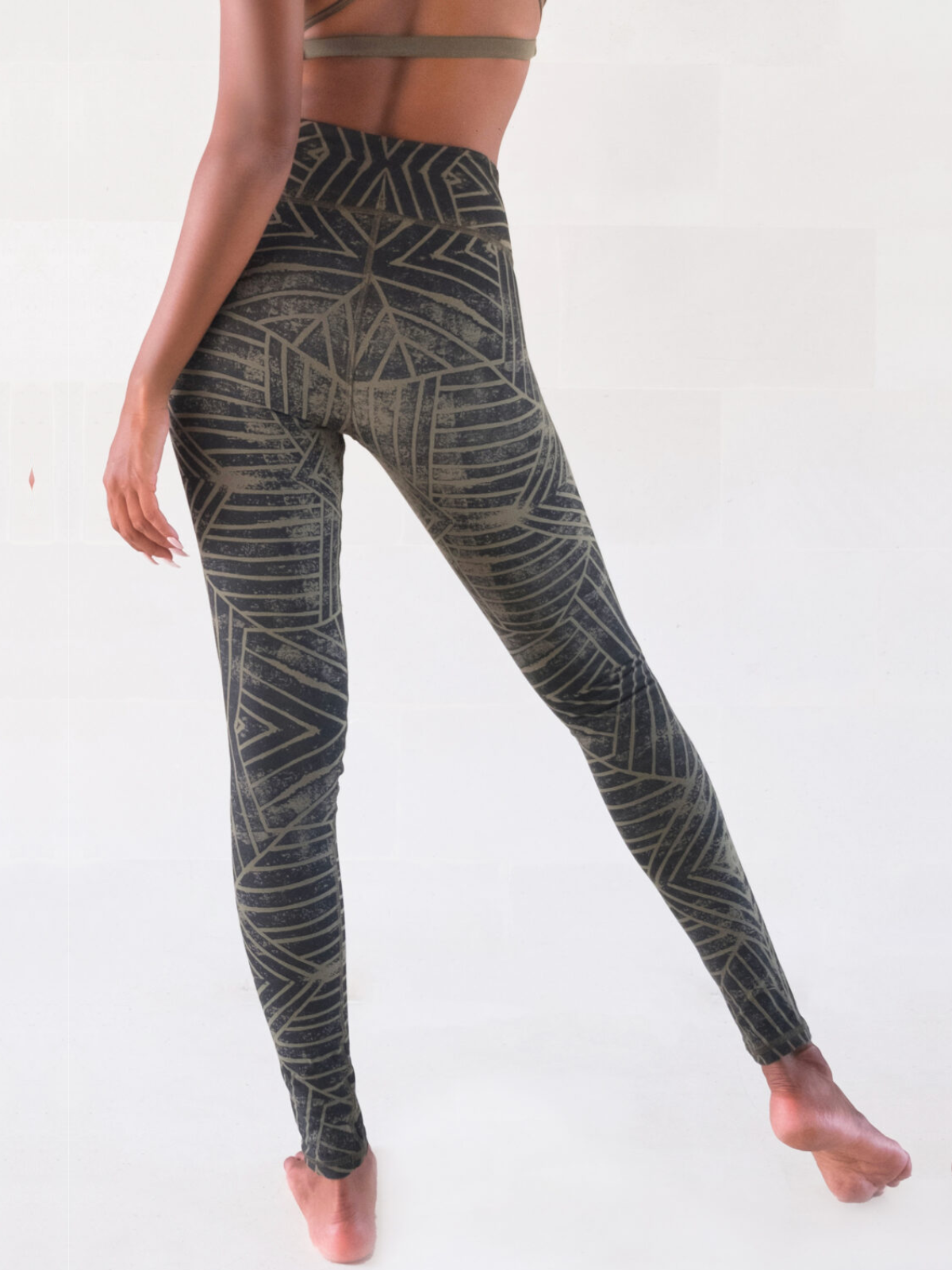 Yoga Legging Bamboo  Urban Goddess Surya Dry Fit Legging Urban Black -  YogaHabits