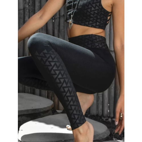 Black Yoga Clothes  Designer High-Tech Yoga Active Wear - YogaHabits