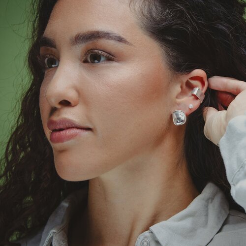 Titanium labret with freshwater pearl