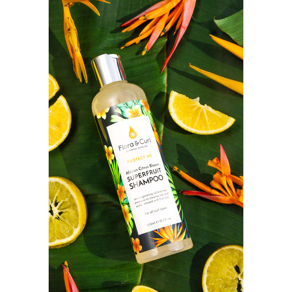 Flora & Curl Flora & Curl - Shampoo - Reinigt, herstelt en voedt krullen - Versterkt met tarweproteinen en olien - 300ml
