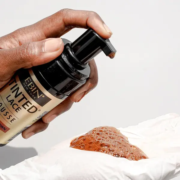 EBIN New York EBIN New York - Lace mousse – Light Warm Brown – Lichtgewicht schuim met pigment – Eenvoudig aan te brengen – 100ml