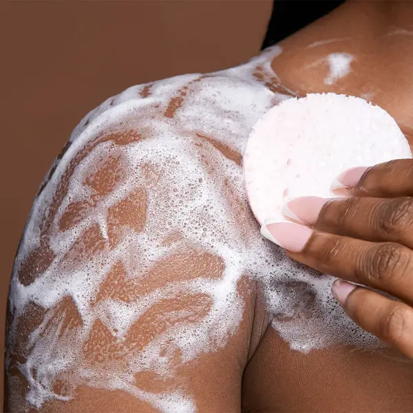 Makari Makari - Peeling zeep - Verwijdert dode huidcellen en onzuiverheden - Stimuleert huidvernieuwing en geeft een heldere uitstraling - 200g