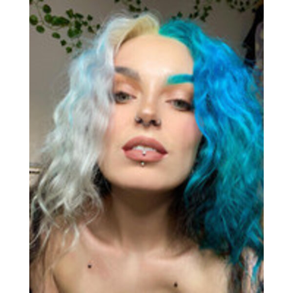 Crazy Color Crazy Color - Haarkleur Peacock Blue - Geeft intense teal tint - Voedt met natuurlijke oliën - Directe toepassing zonder developer - 100ml