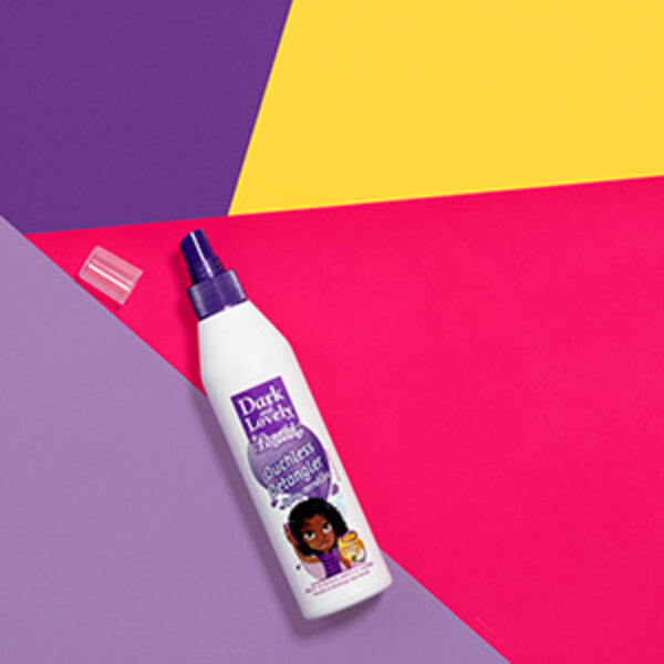 Beautiful Beginnings (Dark & Lovely) Beautiful Beginnings (Dark & Lovely) - Ontwarringsspray kinderen – Ontwart zonder trekken of tranen – Hydrateert en beschermt fijn haar – Verrijkt met aloe vera en kokosolie – 250ml