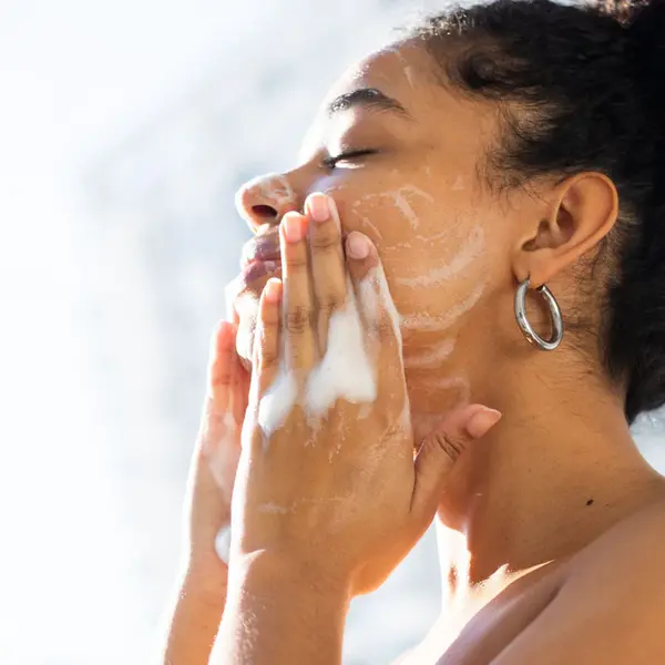 Makari Makari Renewal Glow Cleansing Foam 150ml