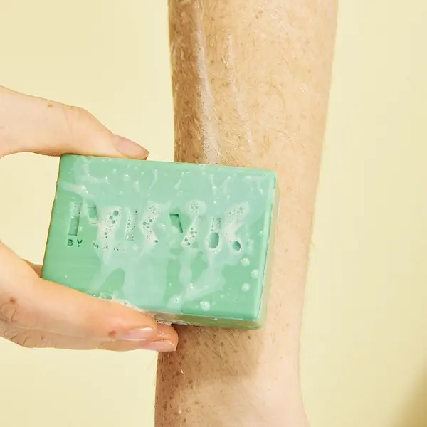 Makari Makari IYKYK Reinigingszeep met Gember & Niacinamide voor een frisse, veerkrachtige huid – 100g