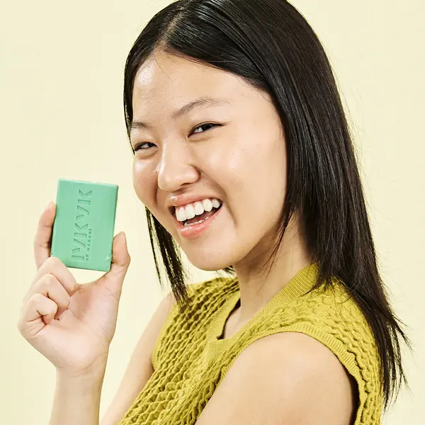 Makari Makari IYKYK Reinigingszeep met Gember & Niacinamide voor een frisse, veerkrachtige huid – 100g