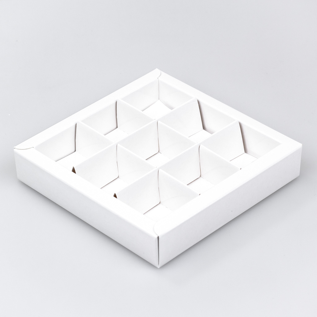 Vierkant doosje wit met vakverdeling voor 9 bonbons - 115*115*25 mm - 40 stuks