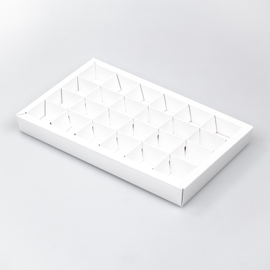 Boîte blanc carré avec interiéur pour 24 pralines - 240*140*25 mm - 18 pièces