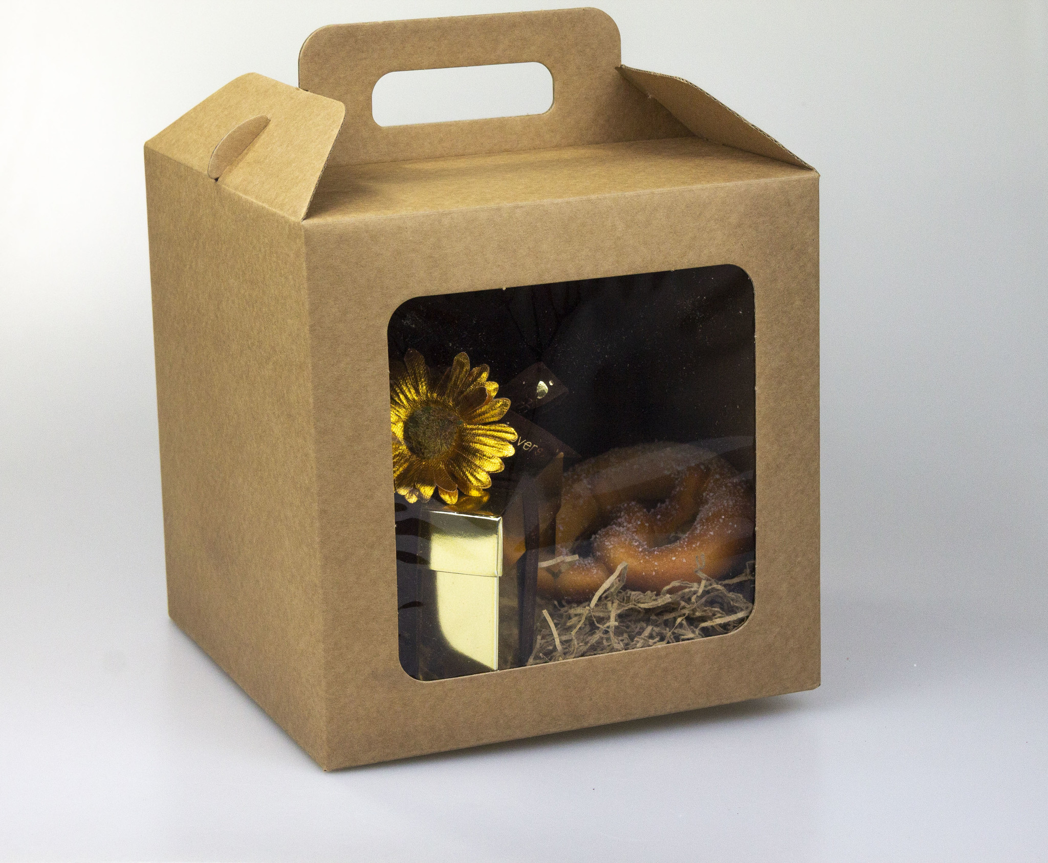 Boîte avec fenêtre transparente  avec poignée Avana - kraft - 230*245*245 mm - 30 pièces