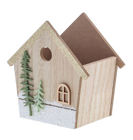 Maisonnette en bois avec 2 sapins
