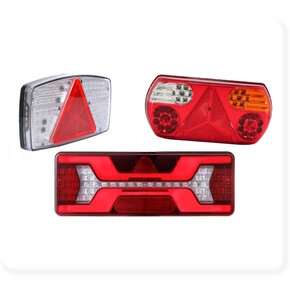 Trailer with triangular reflector