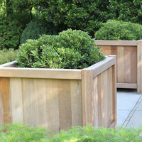 Hardhouten bloembakken