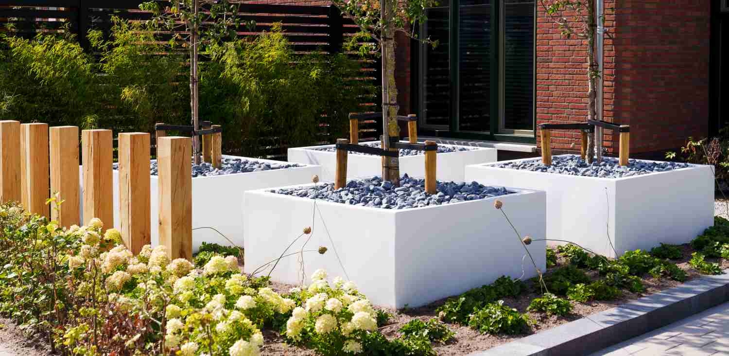 Plantenbakken in de voortuin Plantenbakken in de voortuin