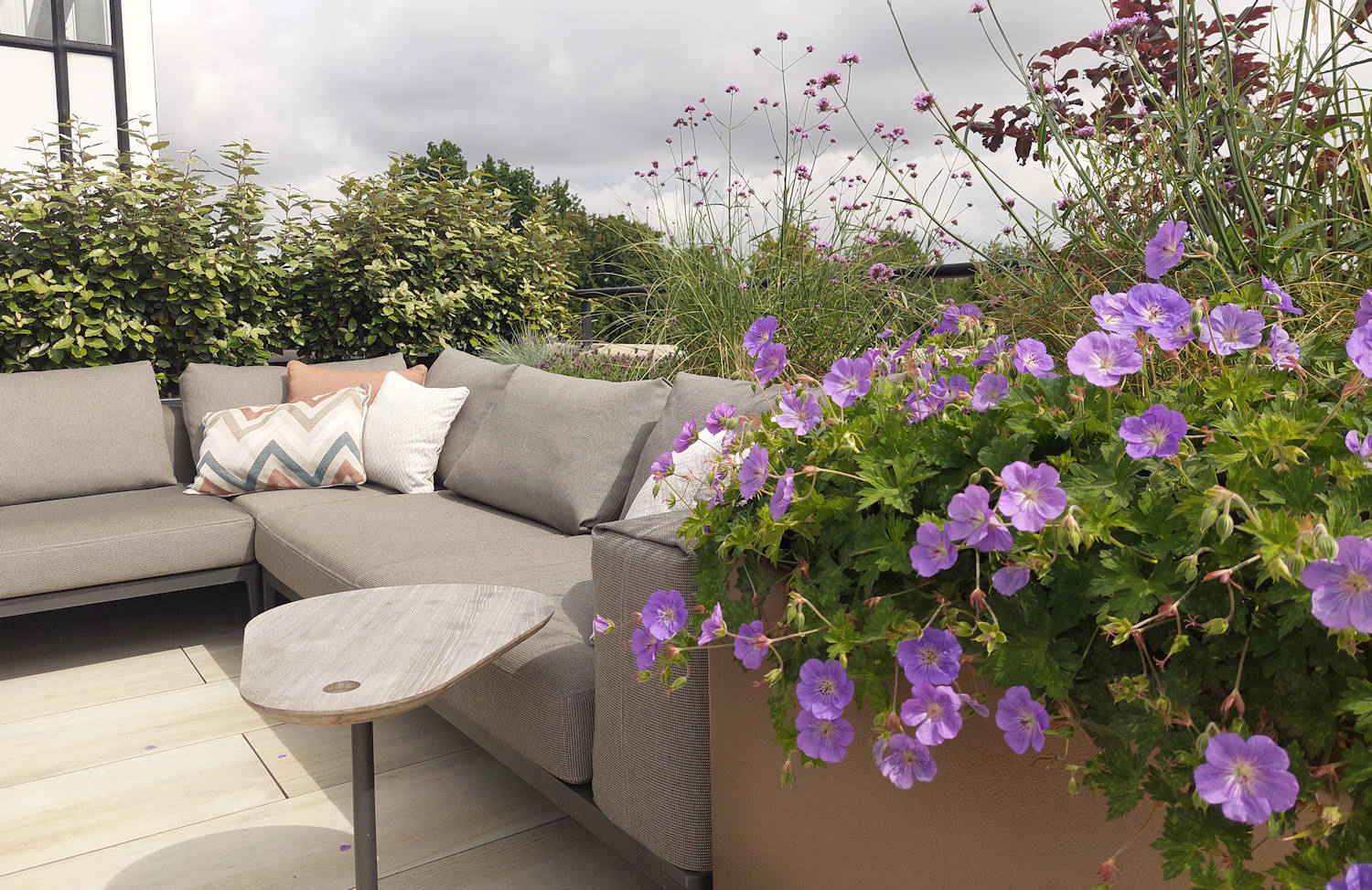 Maatwerk plantenbakken op een exclusief dakterras Maatwerk plantenbakken op een exclusief dakterras