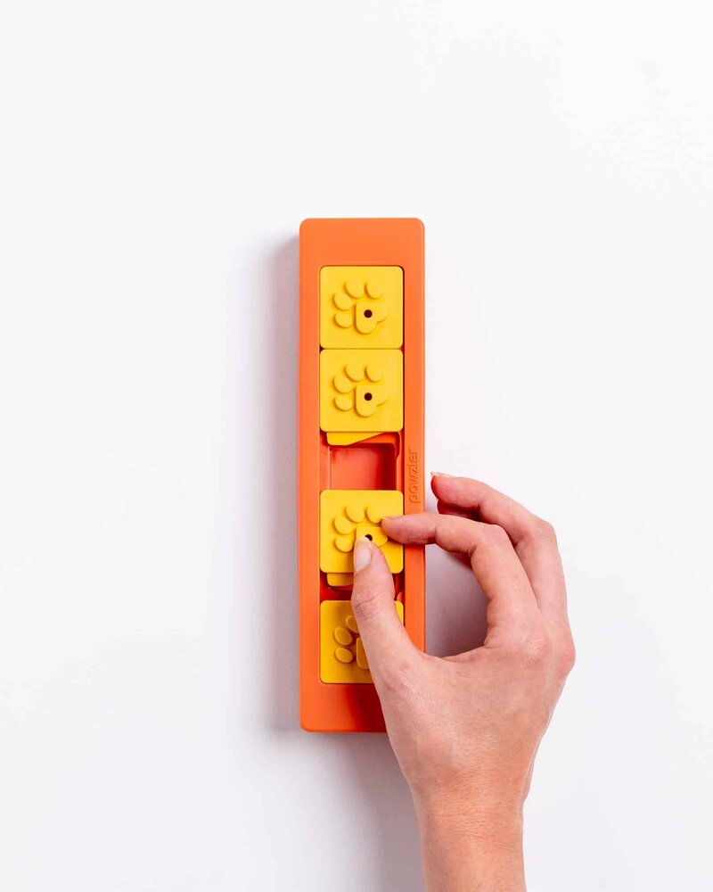 Pawzler Zhu level 1 is een interactieve hondenpuzzel(element) voor puppy's en honden die nog niet bekend zijn met puzzelspeeltjes. Pawzler Zhu level 1 is een interactieve hondenpuzzel(element) voor puppy's en honden die nog niet bekend zijn met puzzelspeeltjes.