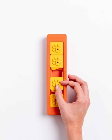 Pawzler Zhu level 1 is een interactieve hondenpuzzel(element) voor puppy's en honden die nog niet bekend zijn met puzzelspeeltjes. Pawzler Zhu level 1 is een interactieve hondenpuzzel(element) voor puppy's en honden die nog niet bekend zijn met puzzelspeeltjes.