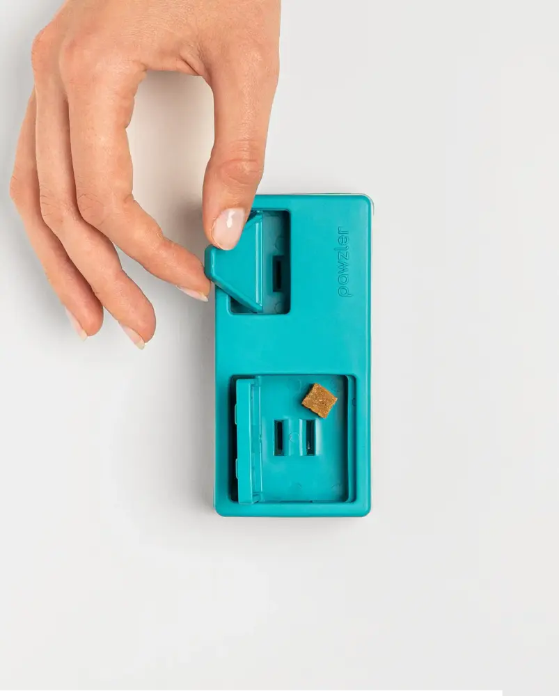 Pawzler Nai level 2 is een interactieve hondenpuzzel(element) voor honden die klaar zijn om hun puzzelvaardigheden naar een hoger niveau te tillen. Pawzler Nai level 2 is een interactieve hondenpuzzel(element) voor honden die klaar zijn om hun puzzelvaardigheden naar een hoger niveau te tillen.