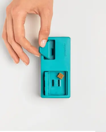 Pawzler Nai level 2 is een interactieve hondenpuzzel(element) voor honden die klaar zijn om hun puzzelvaardigheden naar een hoger niveau te tillen. Pawzler Nai level 2 is een interactieve hondenpuzzel(element) voor honden die klaar zijn om hun puzzelvaardigheden naar een hoger niveau te tillen.