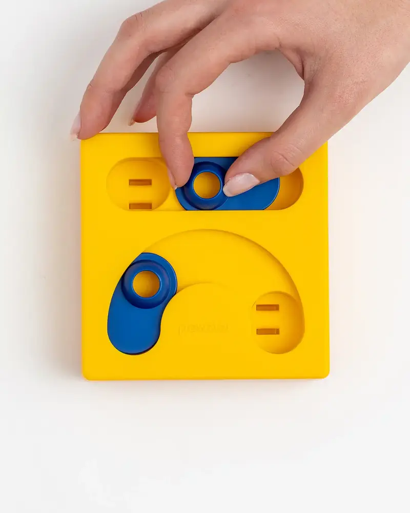 Pawzler Kaya level 2 is een interactieve hondenpuzzel(element) voor honden die klaar zijn om hun puzzelvaardigheden naar een hoger niveau te tillen. Pawzler Kaya level 2 is een interactieve hondenpuzzel(element) voor honden die klaar zijn om hun puzzelvaardigheden naar een hoger niveau te tillen.