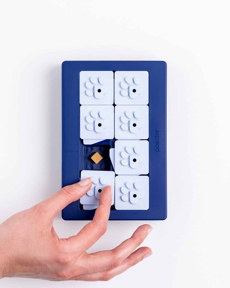 Pawzler Louvre level 3 is een interactieve hondenpuzzel(element) voor honden met puzzelervaring die van een uitdaging houden. Pawzler Louvre level 3 is een interactieve hondenpuzzel(element) voor honden met puzzelervaring die van een uitdaging houden.