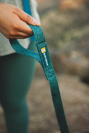 RUFFWEAR Front Range Flex Leash een ander halve meter lange lichtgewicht lijn met vergrendelbare clip. RUFFWEAR Front Range Flex Leash een ander halve meter lange lichtgewicht lijn met vergrendelbare clip.