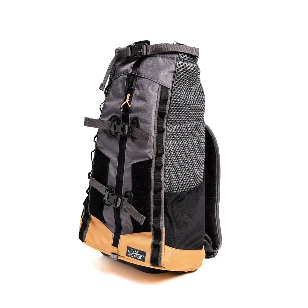 K9 Sport Sack Kompanion Magnet Gray het nieuwe premium model binnen het assortiment van K9 Sport Sack en vervangt de PLUS2. K9 Sport Sack Kompanion Magnet Gray het nieuwe premium model binnen het assortiment van K9 Sport Sack en vervangt de PLUS2.