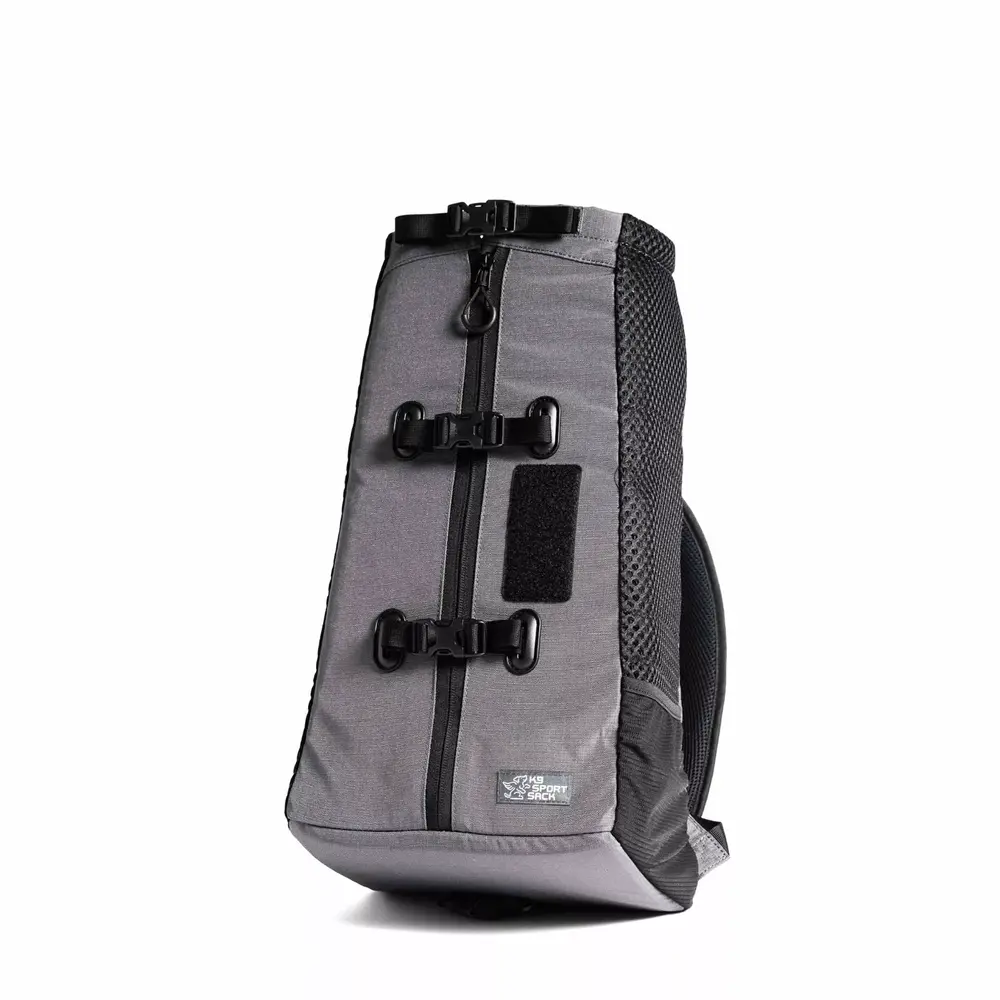 K9 Sport Sack Air Magnet Gray het nieuwste instapmodel binnen het assortiment van K9 Sport Sack en vervangt zowel de AIR2 als de Trainer. K9 Sport Sack Air Magnet Gray het nieuwste instapmodel binnen het assortiment van K9 Sport Sack en vervangt zowel de AIR2 als de Trainer.