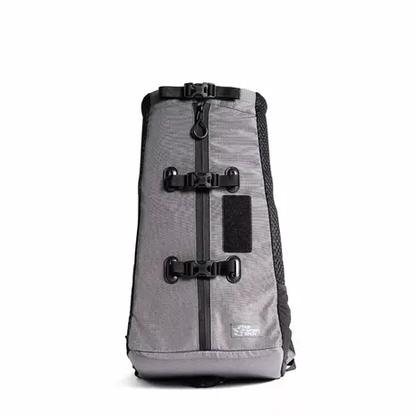 K9 Sport Sack Air Magnet Gray het nieuwste instapmodel binnen het assortiment van K9 Sport Sack en vervangt zowel de AIR2 als de Trainer. K9 Sport Sack Air Magnet Gray het nieuwste instapmodel binnen het assortiment van K9 Sport Sack en vervangt zowel de AIR2 als de Trainer.