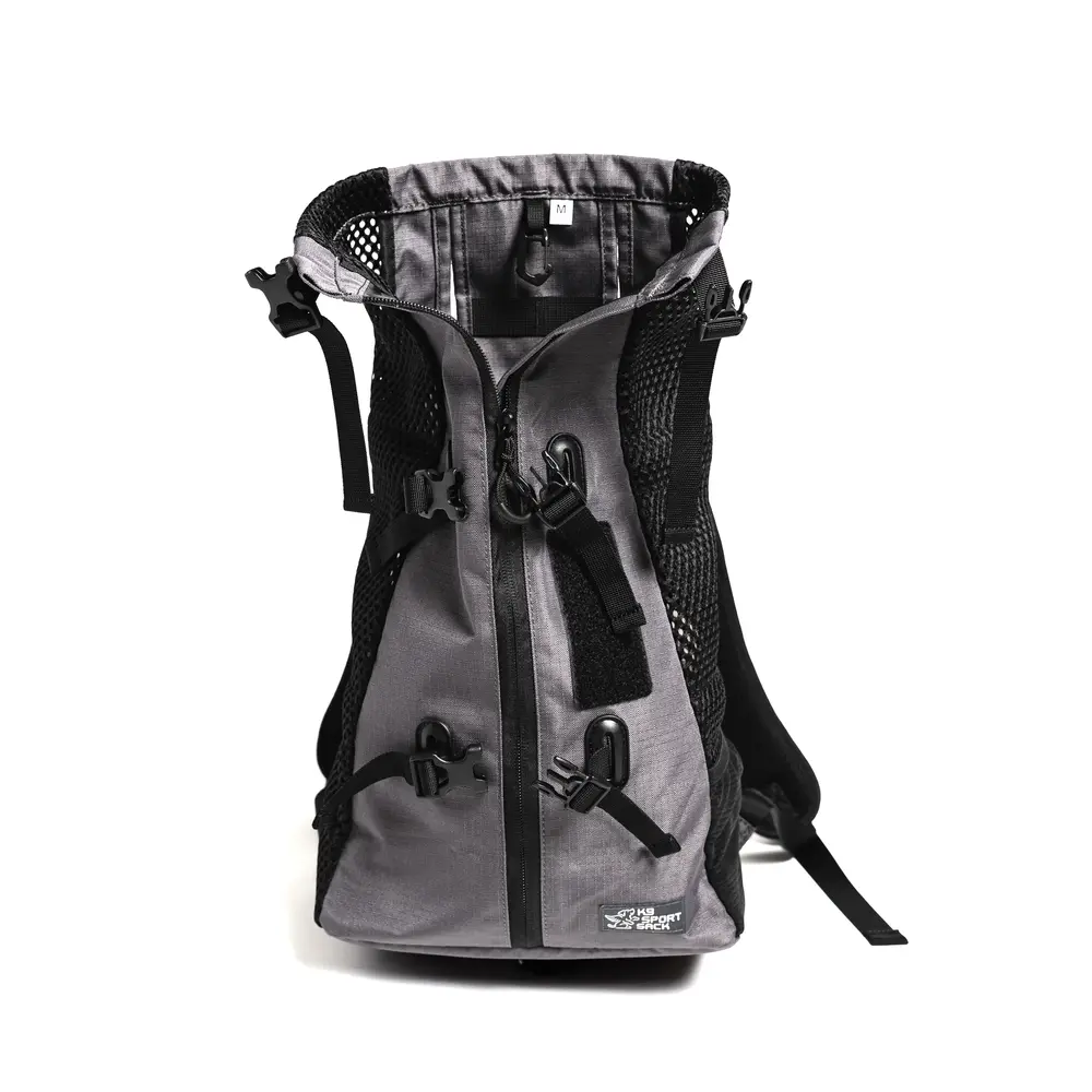 K9 Sport Sack Air Magnet Gray het nieuwste instapmodel binnen het assortiment van K9 Sport Sack en vervangt zowel de AIR2 als de Trainer. K9 Sport Sack Air Magnet Gray het nieuwste instapmodel binnen het assortiment van K9 Sport Sack en vervangt zowel de AIR2 als de Trainer.