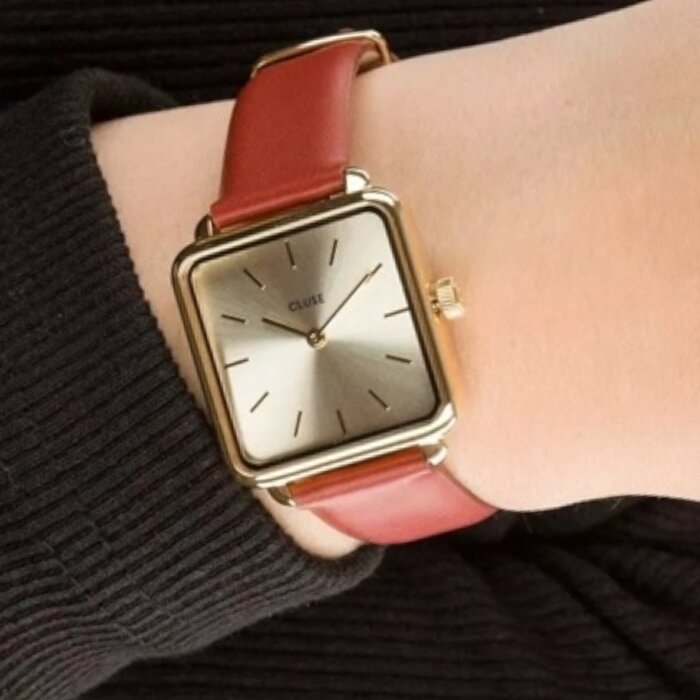 Cluse Minimalistische Eleganz Cluse La Tétragone – Gold & rotes Lederband