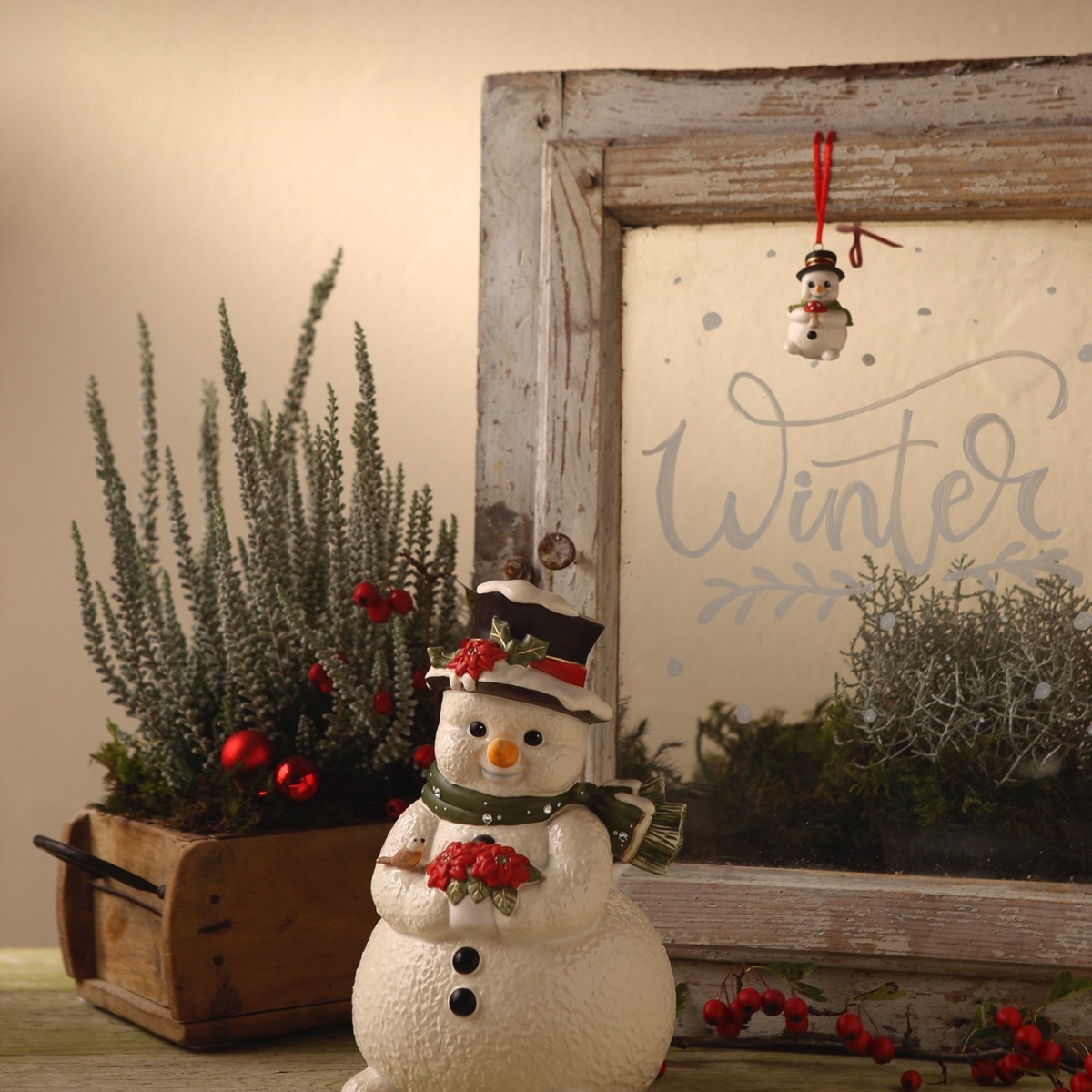 Goebel Porzellanmanufaktur Goebel Schneemann "im verschneiten Garten" limitiert