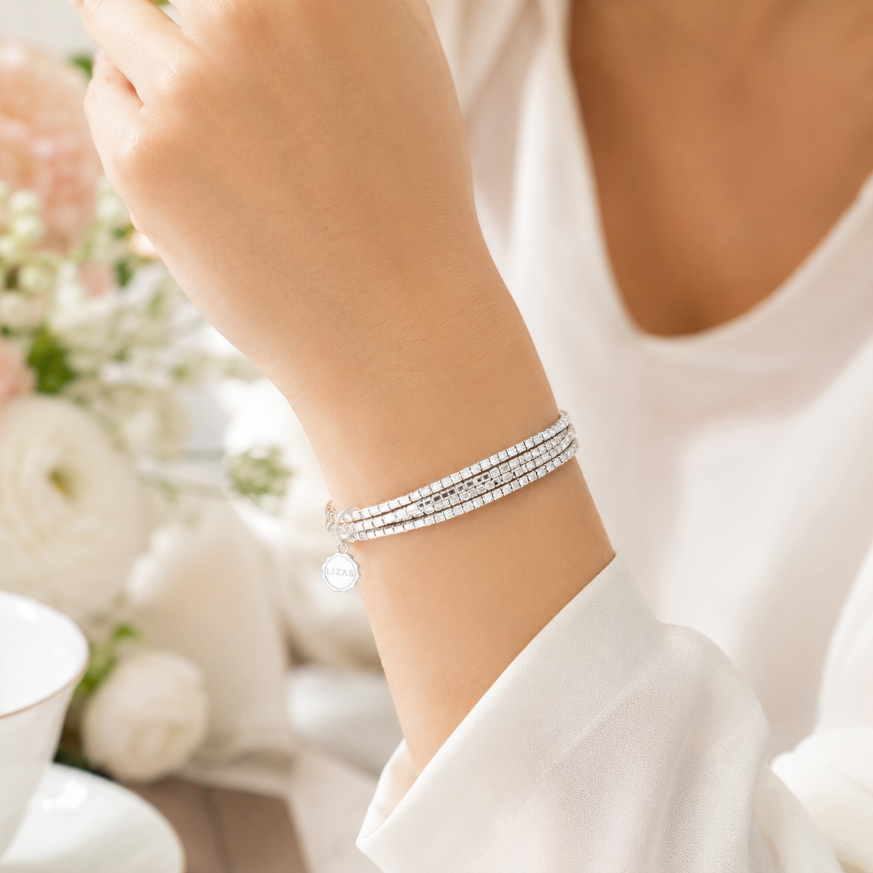 LIZAS LIZAS Armband „Hanson“ Crystal – mehrreihiges Stretch-Armband mit funkelnden Glassteinen