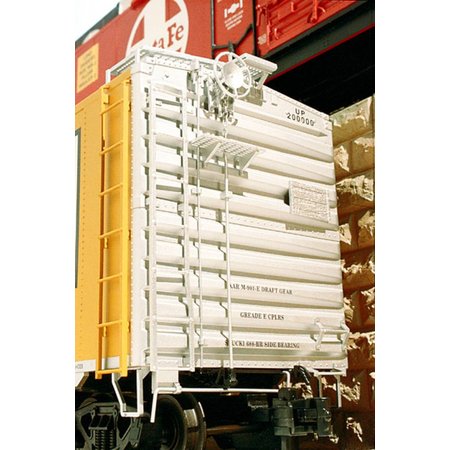 USA TRAINS 50 ft. Mech. Refrigerator Car Santa Fe "Ship and Travel"