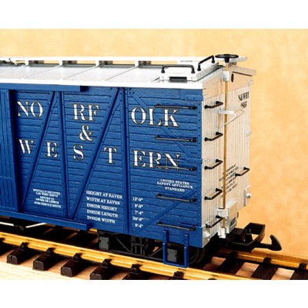 USA TRAINS Outside Braced Boxcar unbemalt