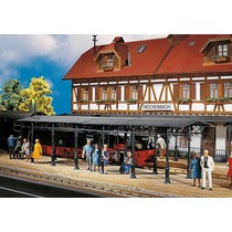 Überdachter Bahnsteig