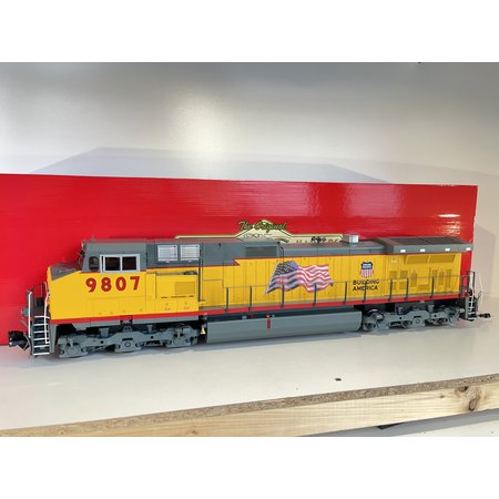 Bachmann Trains GE Dash 9 UP with flag  #9807