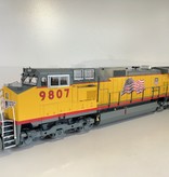 Bachmann Trains GE Dash 9 UP with flag  #9807