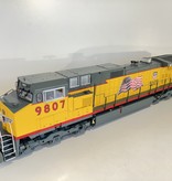 Bachmann Trains GE Dash 9 UP with flag  #9807