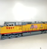 Bachmann Trains GE Dash 9 UP with flag  #9807