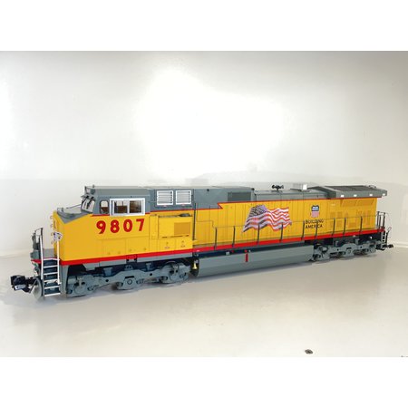 Bachmann Trains GE Dash 9 UP with flag  #9807