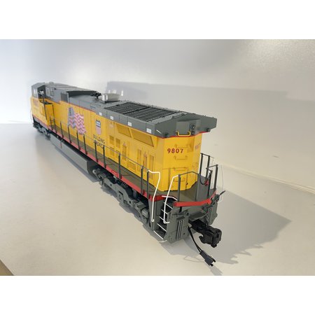 Bachmann Trains GE Dash 9 UP with flag  #9807