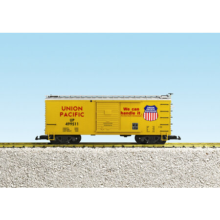 USA TRAINS Union Pacific #499510 Steel Boxcar - Yellow/Silver