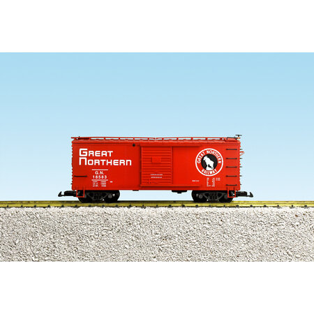 USA TRAINS Great Northern #18582 Steel Boxcar - Red