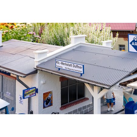 POLA Tankstelle mit Werkstatt