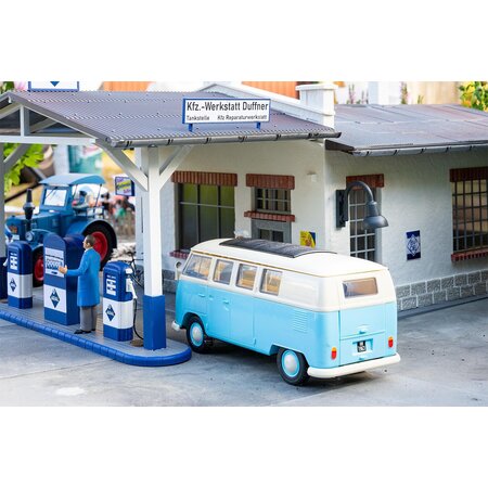POLA Tankstelle mit Werkstatt