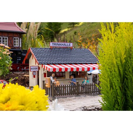 POLA Kiosk mit Biergarten