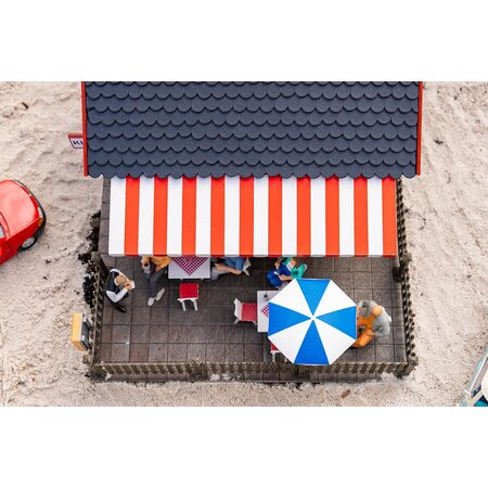 POLA Kiosk mit Biergarten