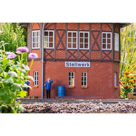 POLA Stellwerk mit Fachwerk