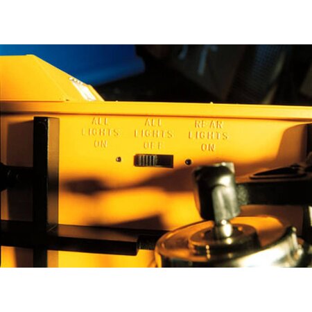 USA TRAINS Extended Vision Caboose Union Pacific with flag